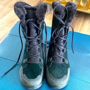 Columbia Women's Ice Maiden II Snow Boot Size 8.5 excellent condition worn once